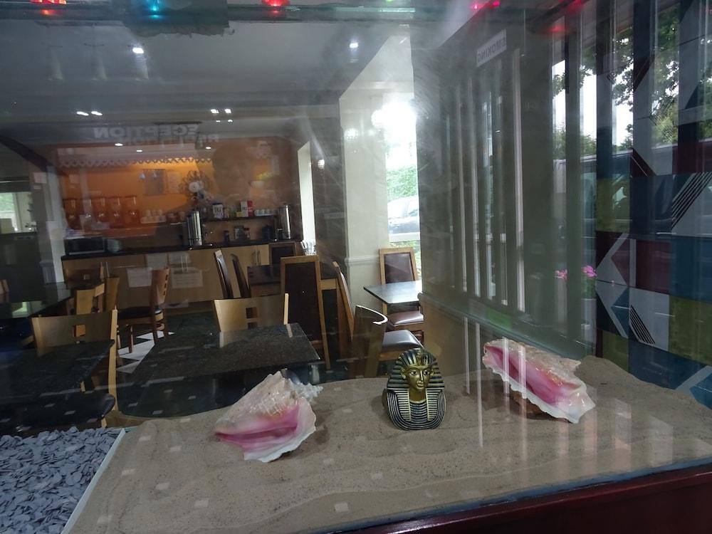 فندق ذا غاتويك وايت هاوس هورلي المظهر الخارجي الصورة